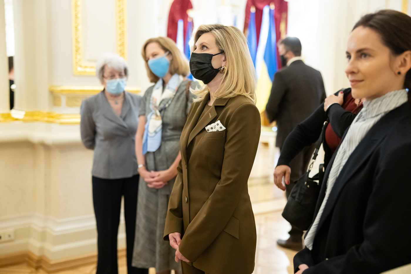 Лаконично и стильно: Елена Зеленская в модном брючном костюме покорила сеть